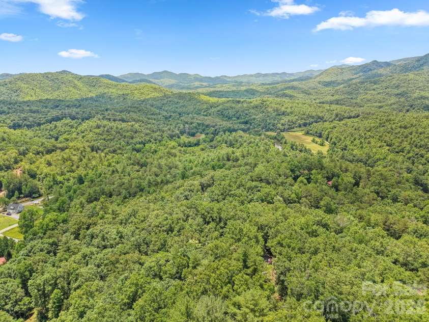 431 Judds Trail, Franklin, NC 28734.  MLS# CAR4415759, YatesRealty ID 45116. 