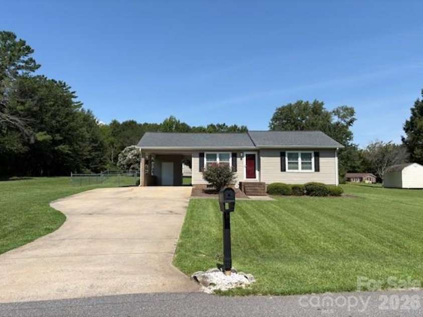 101 APPLE HILL Drive, Shelby, NC 28152.  MLS# CAR4415792, YatesRealty ID 45118. 