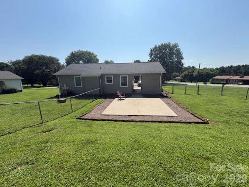 101 APPLE HILL Drive, Shelby, NC 28152.  MLS# CAR4415792, YatesRealty ID 45118. 