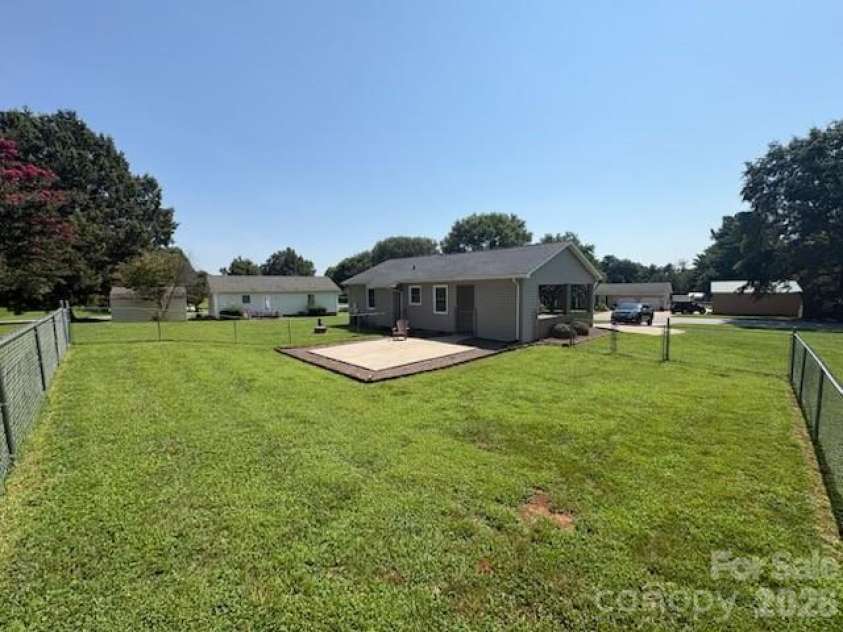 101 APPLE HILL Drive, Shelby, NC 28152.  MLS# CAR4415792, YatesRealty ID 45118. 