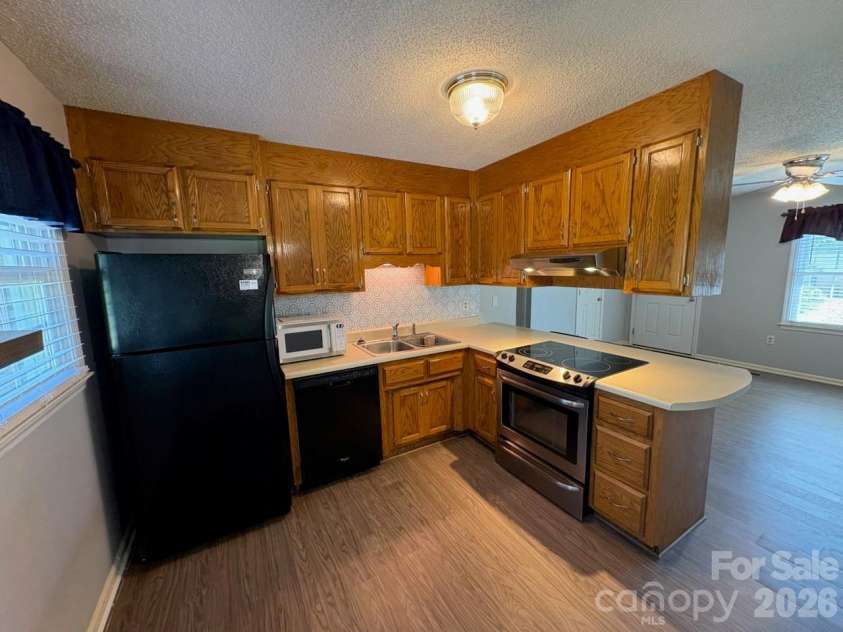101 APPLE HILL Drive, Shelby, NC 28152.  MLS# CAR4415792, YatesRealty ID 45118. 