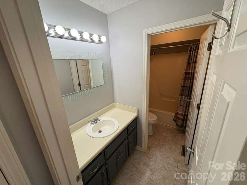 101 APPLE HILL Drive, Shelby, NC 28152.  MLS# CAR4415792, YatesRealty ID 45118. 