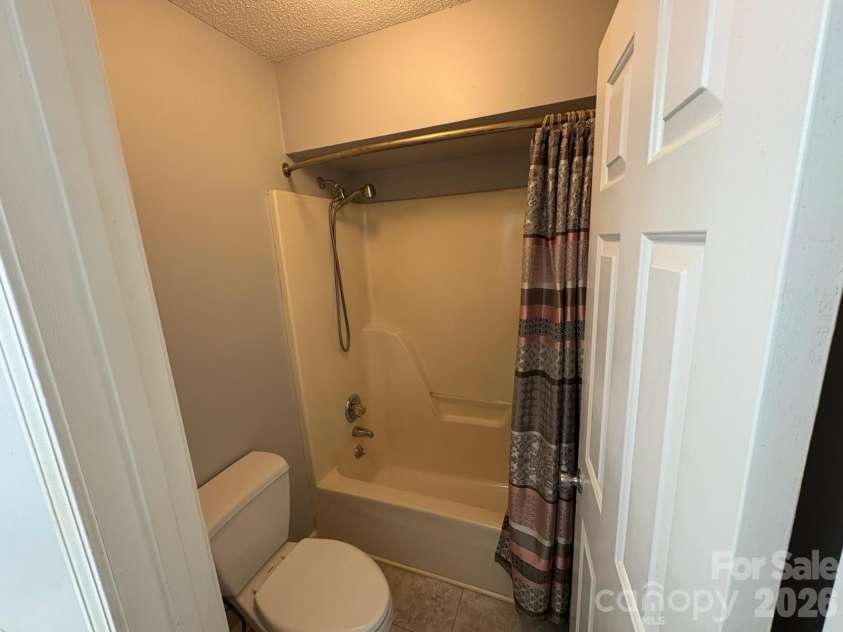 101 APPLE HILL Drive, Shelby, NC 28152.  MLS# CAR4415792, YatesRealty ID 45118. 