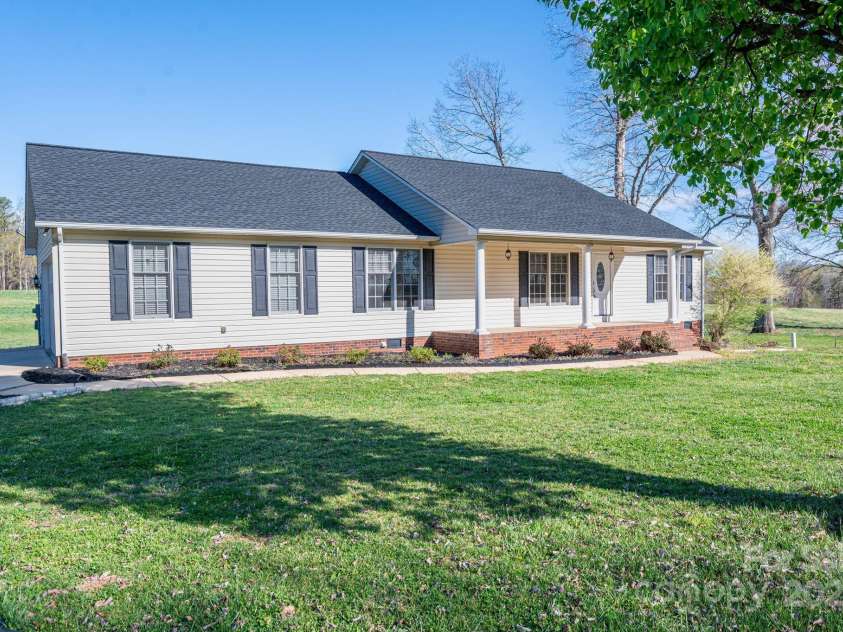 121 Wichita Drive, Shelby, NC 28152.  MLS# CAR4240337, YatesRealty ID 4512. 