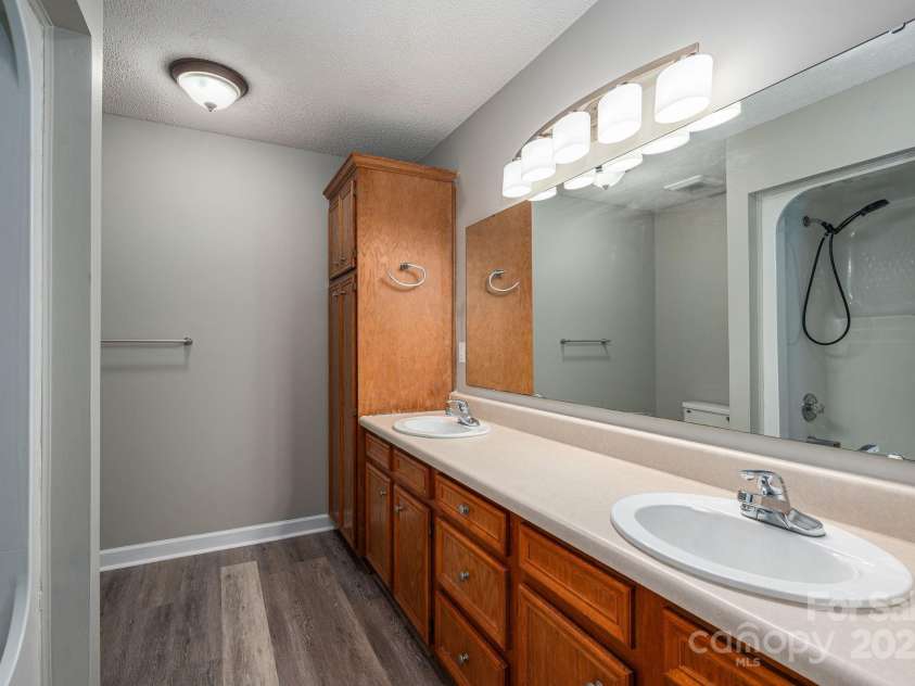 121 Wichita Drive, Shelby, NC 28152.  MLS# CAR4240337, YatesRealty ID 4512. 