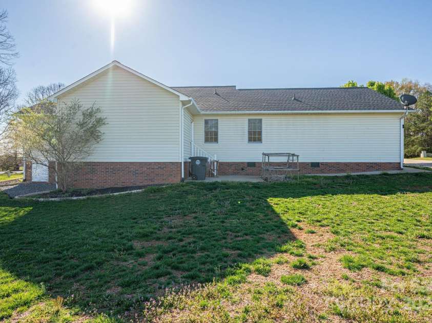 121 Wichita Drive, Shelby, NC 28152.  MLS# CAR4240337, YatesRealty ID 4512. 