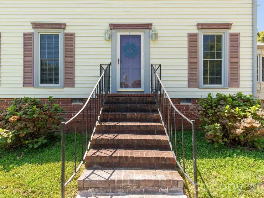 1007 Ragin Lane, Rock Hill, SC 29732.  MLS# CAR4414419, YatesRealty ID 45123. 
