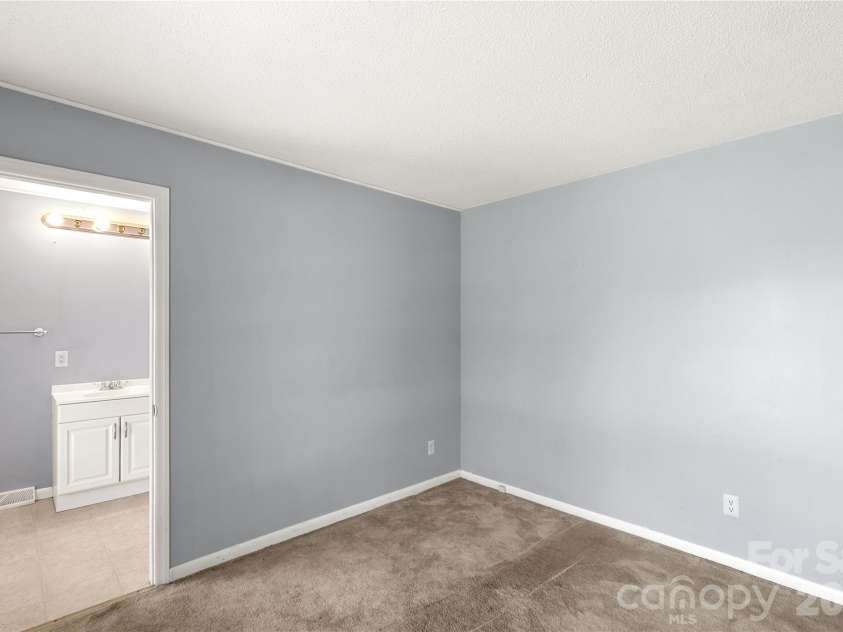1007 Ragin Lane, Rock Hill, SC 29732.  MLS# CAR4414419, YatesRealty ID 45123. 