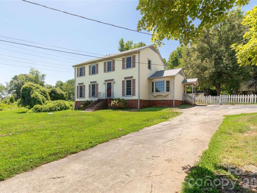 1007 Ragin Lane, Rock Hill, SC 29732.  MLS# CAR4414419, YatesRealty ID 45123. 