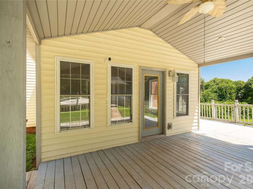 1007 Ragin Lane, Rock Hill, SC 29732.  MLS# CAR4414419, YatesRealty ID 45123. 