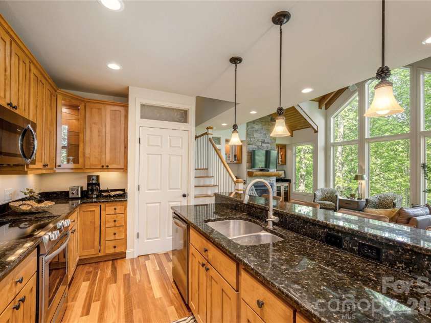 281 Bob White Loop, Waynesville, NC 28786.  MLS# CAR4414207, YatesRealty ID 45126. 