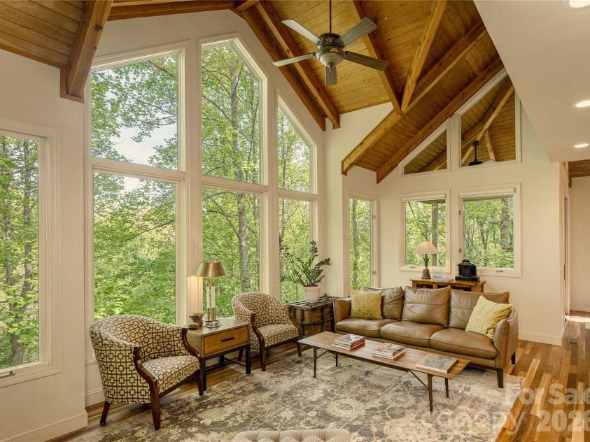 281 Bob White Loop, Waynesville, NC 28786.  MLS# CAR4414207, YatesRealty ID 45126. Living Room