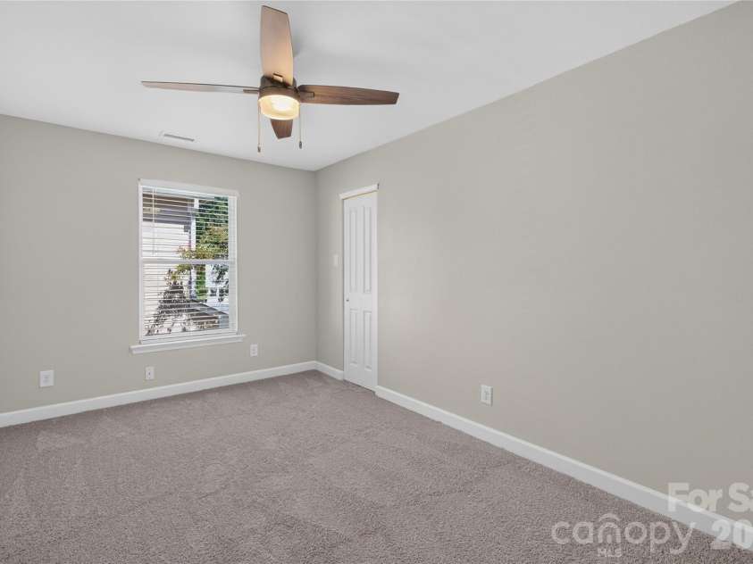 2629 Stream Bank Drive, Charlotte, NC 28269.  MLS# CAR4427633, YatesRealty ID 4513. 