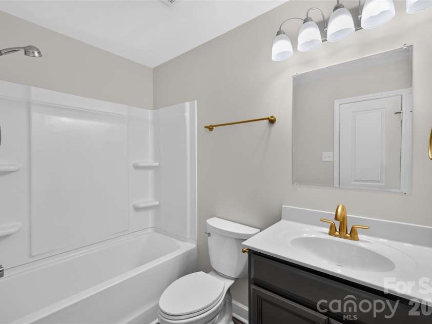 2629 Stream Bank Drive, Charlotte, NC 28269.  MLS# CAR4427633, YatesRealty ID 4513. 