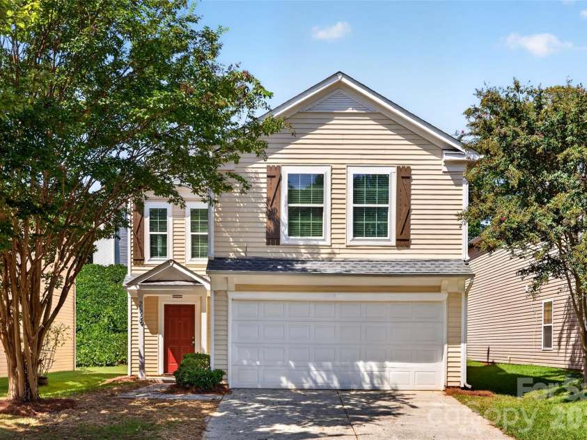 2629 Stream Bank Drive, Charlotte, NC 28269.  MLS# CAR4427633, YatesRealty ID 4513. 