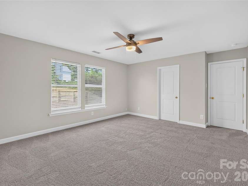 2629 Stream Bank Drive, Charlotte, NC 28269.  MLS# CAR4427633, YatesRealty ID 4513. 