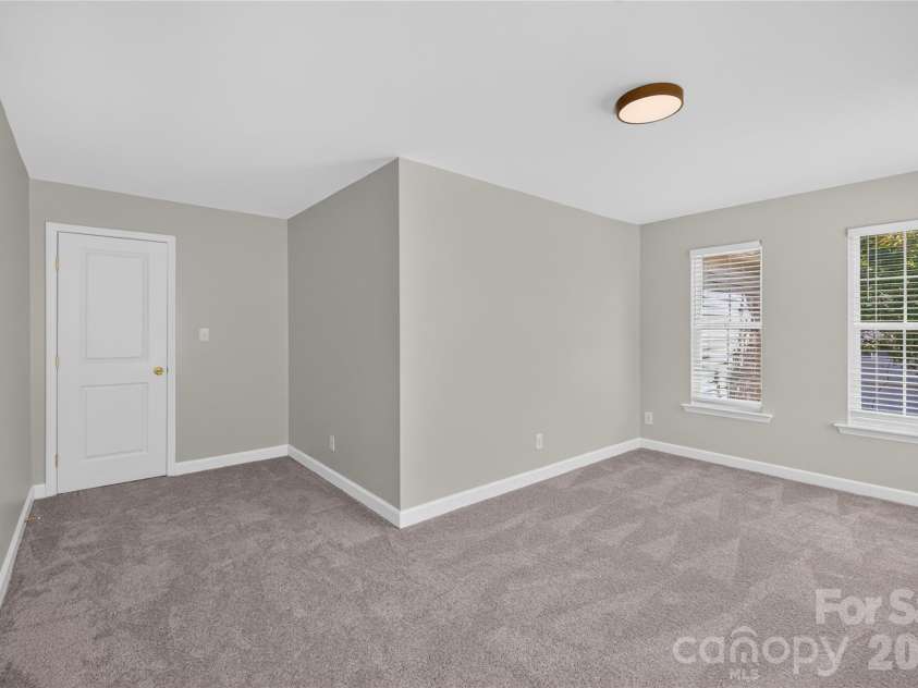 2629 Stream Bank Drive, Charlotte, NC 28269.  MLS# CAR4427633, YatesRealty ID 4513. 