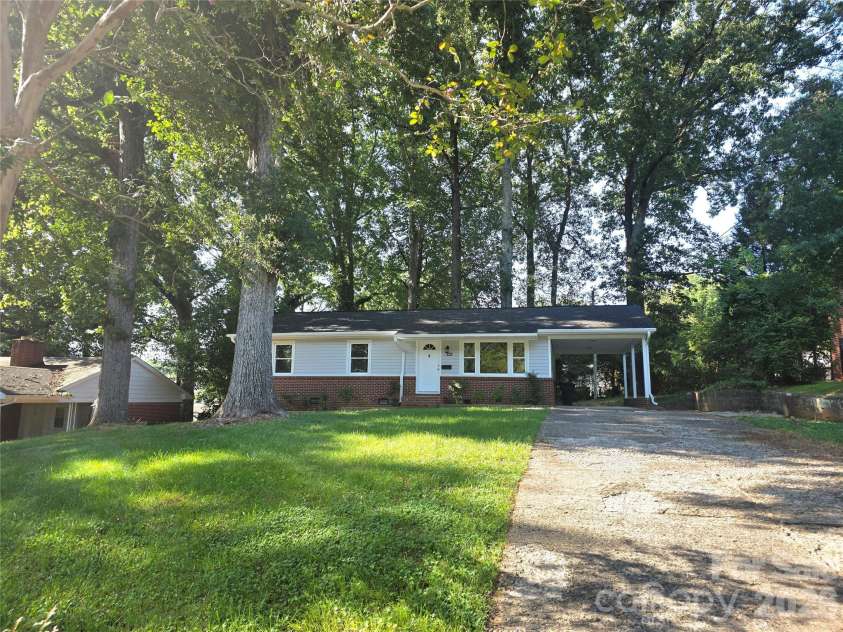 733 Crestwood Avenue, Gastonia, NC 28054.  MLS# CAR4415375, YatesRealty ID 45130. 