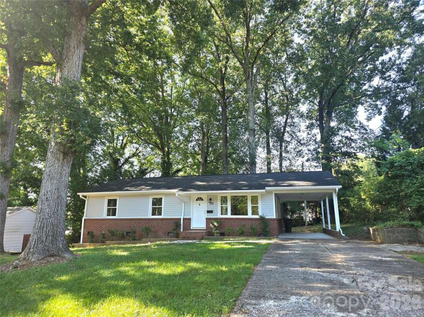733 Crestwood Avenue, Gastonia, NC 28054.  MLS# CAR4415375, YatesRealty ID 45130. 