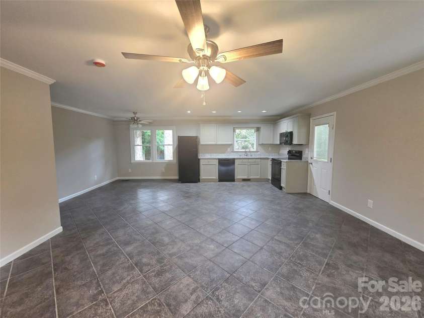 733 Crestwood Avenue, Gastonia, NC 28054.  MLS# CAR4415375, YatesRealty ID 45130. 