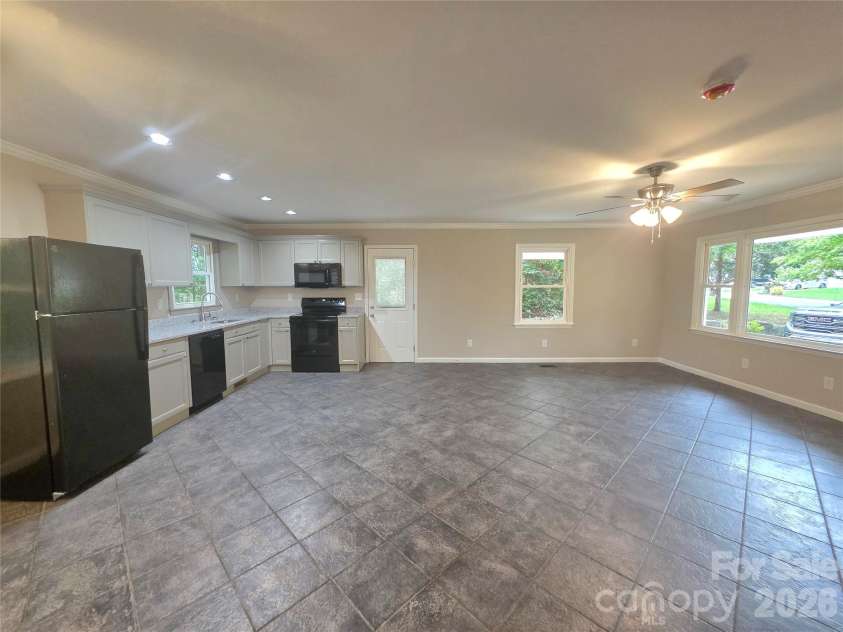 733 Crestwood Avenue, Gastonia, NC 28054.  MLS# CAR4415375, YatesRealty ID 45130. 