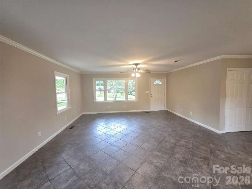 733 Crestwood Avenue, Gastonia, NC 28054.  MLS# CAR4415375, YatesRealty ID 45130. 