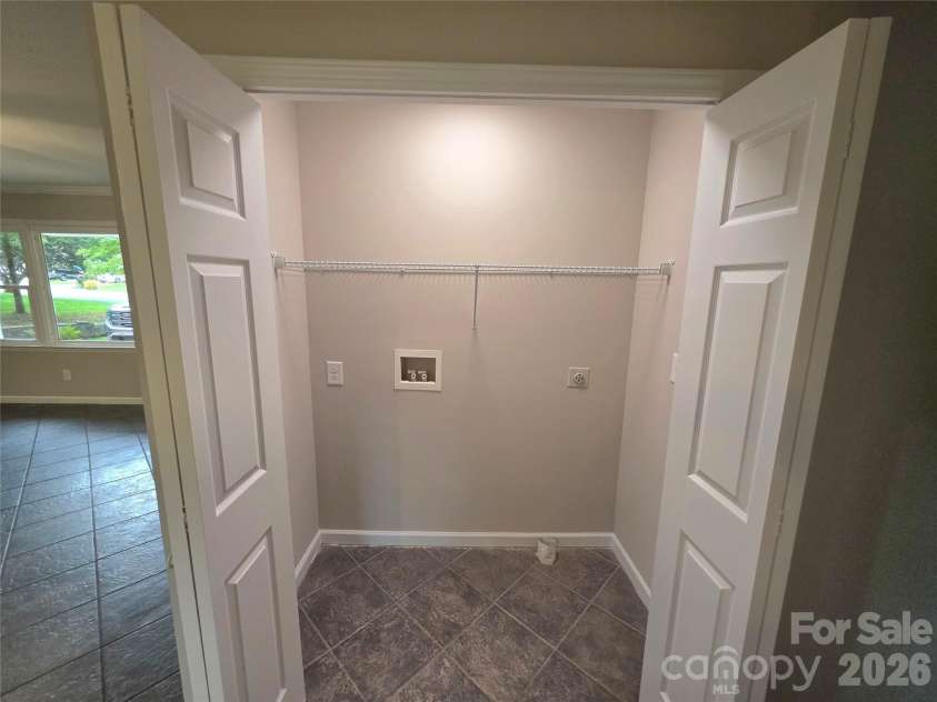 733 Crestwood Avenue, Gastonia, NC 28054.  MLS# CAR4415375, YatesRealty ID 45130. 