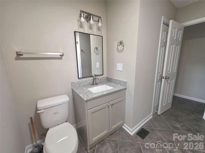733 Crestwood Avenue, Gastonia, NC 28054.  MLS# CAR4415375, YatesRealty ID 45130. 