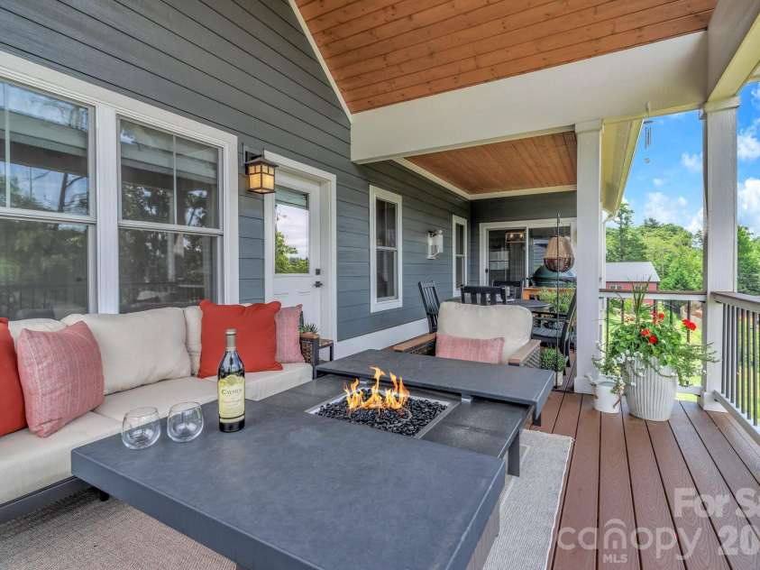 136 Ellis Lane, Arden, NC 28704.  MLS# CAR4407016, YatesRealty ID 45135. 