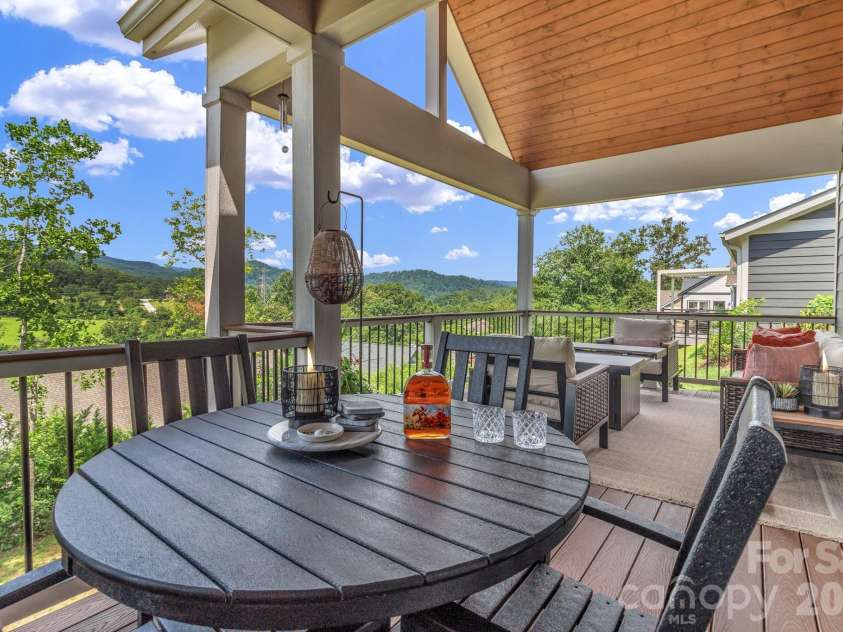 136 Ellis Lane, Arden, NC 28704.  MLS# CAR4407016, YatesRealty ID 45135. 
