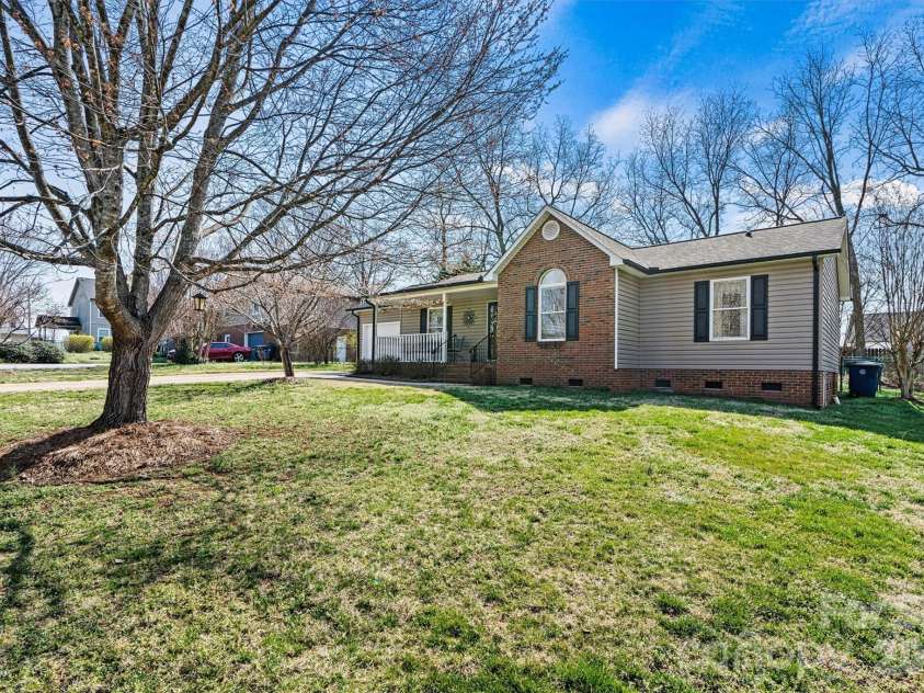215 Towne Court, Conover, NC 28613.  MLS# CAR4354978, YatesRealty ID 4514. 