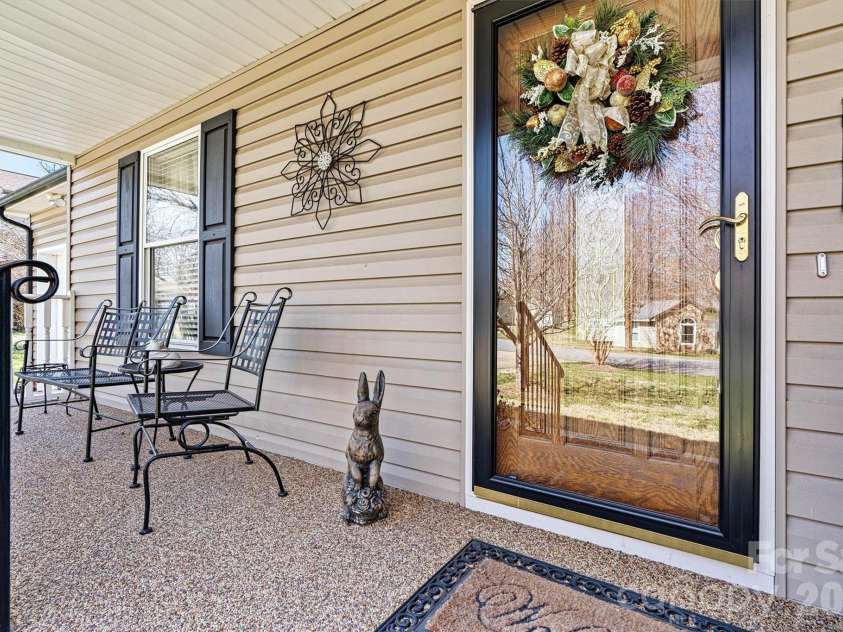 215 Towne Court, Conover, NC 28613.  MLS# CAR4354978, YatesRealty ID 4514. Focused Front Entry View 