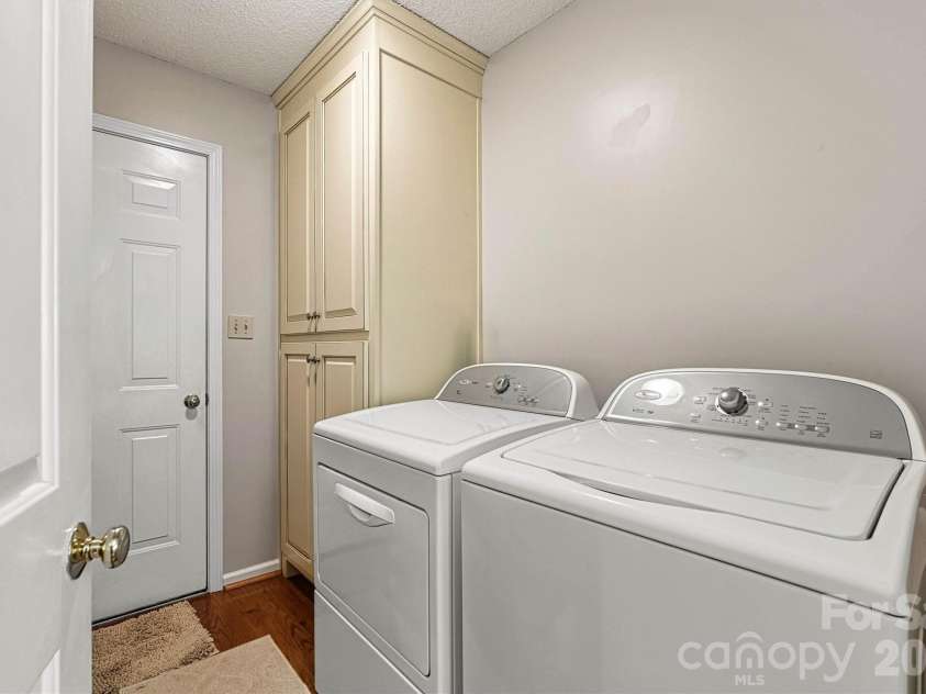 215 Towne Court, Conover, NC 28613.  MLS# CAR4354978, YatesRealty ID 4514. Laundry Room/Garage Entry View 