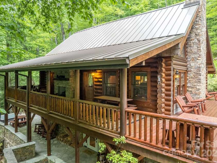 543 Bear Track Drive, Tuckasegee, NC 28783.  MLS# CAR4211255, YatesRealty ID 4514. 