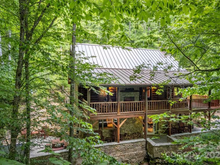 543 Bear Track Drive, Tuckasegee, NC 28783.  MLS# CAR4211255, YatesRealty ID 4514. 