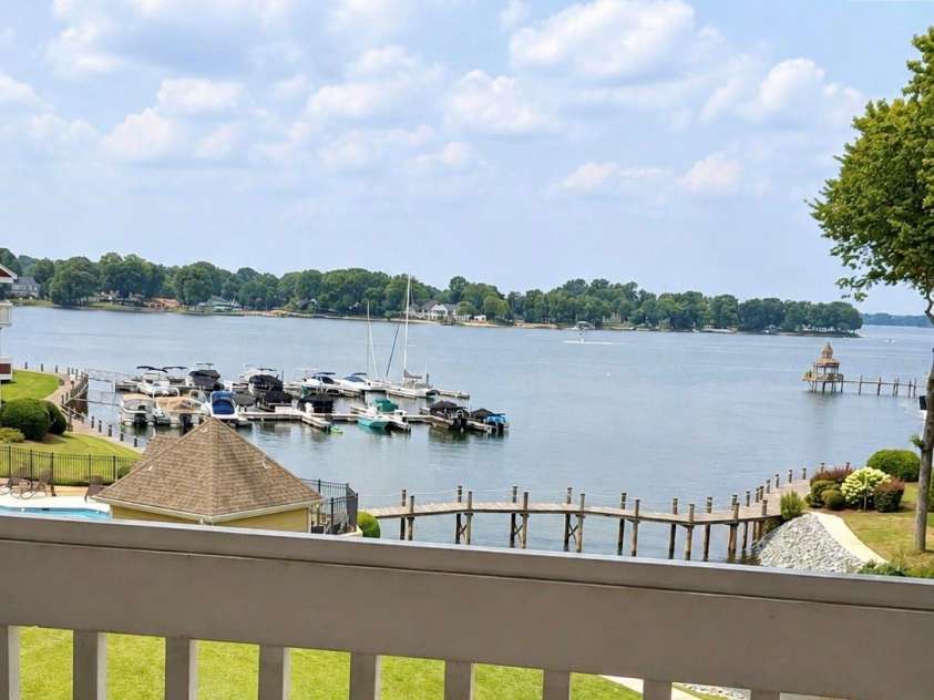 845 Southwest Drive, Davidson, NC 28036.  MLS# CAR4415168, YatesRealty ID 45141. 