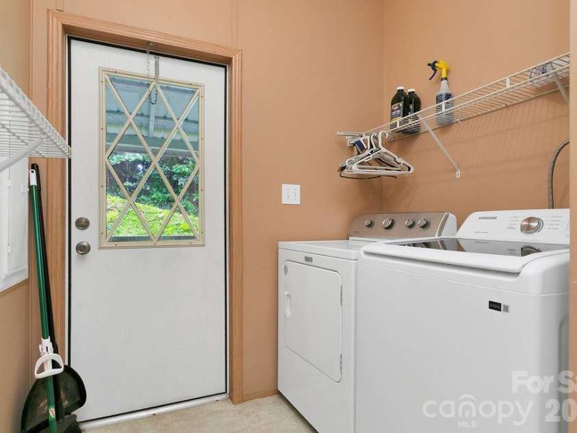 98 New Sorrells Estate, Brevard, NC 28712.  MLS# CAR4414087, YatesRealty ID 45142. Laundry/Mud Room
