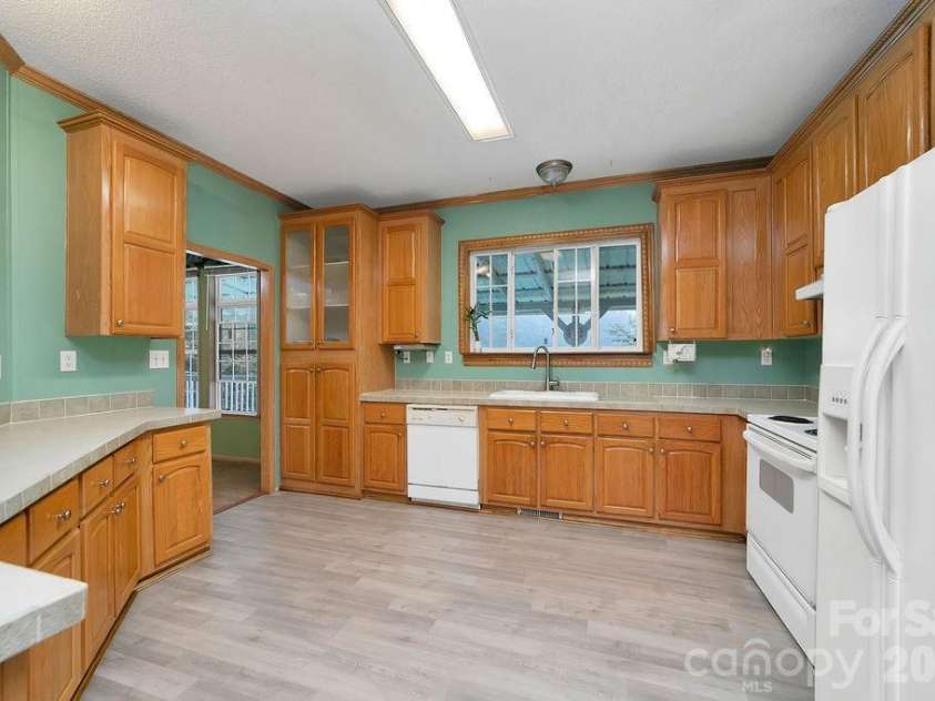 98 New Sorrells Estate, Brevard, NC 28712.  MLS# CAR4414087, YatesRealty ID 45142. Nice Floors