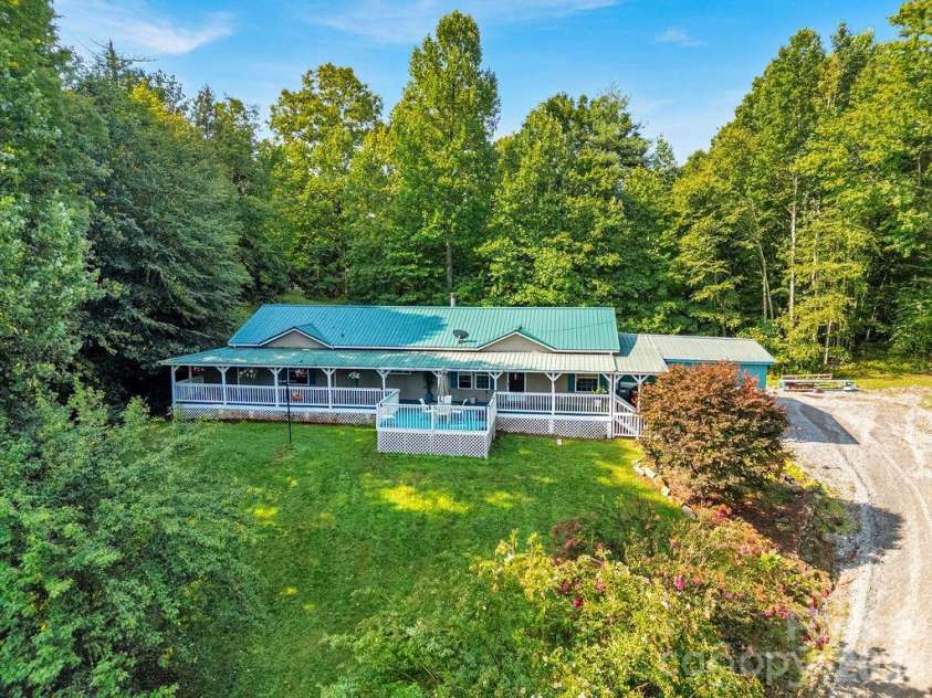 98 New Sorrells Estate, Brevard, NC 28712.  MLS# CAR4414087, YatesRealty ID 45142. Nice Yard
