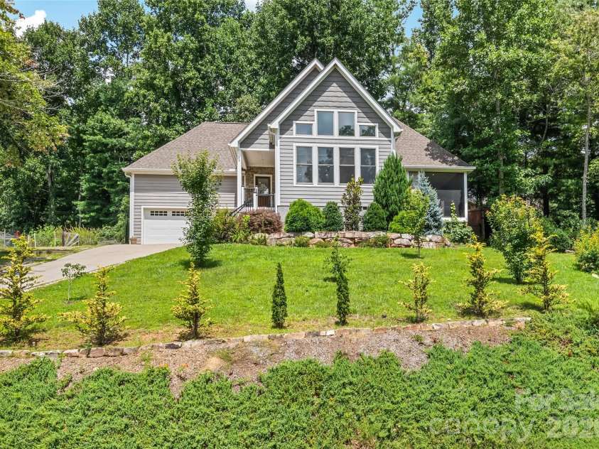 18 Forget Me Not Meadows, Fairview, NC 28730.  MLS# CAR4410784, YatesRealty ID 45145. 