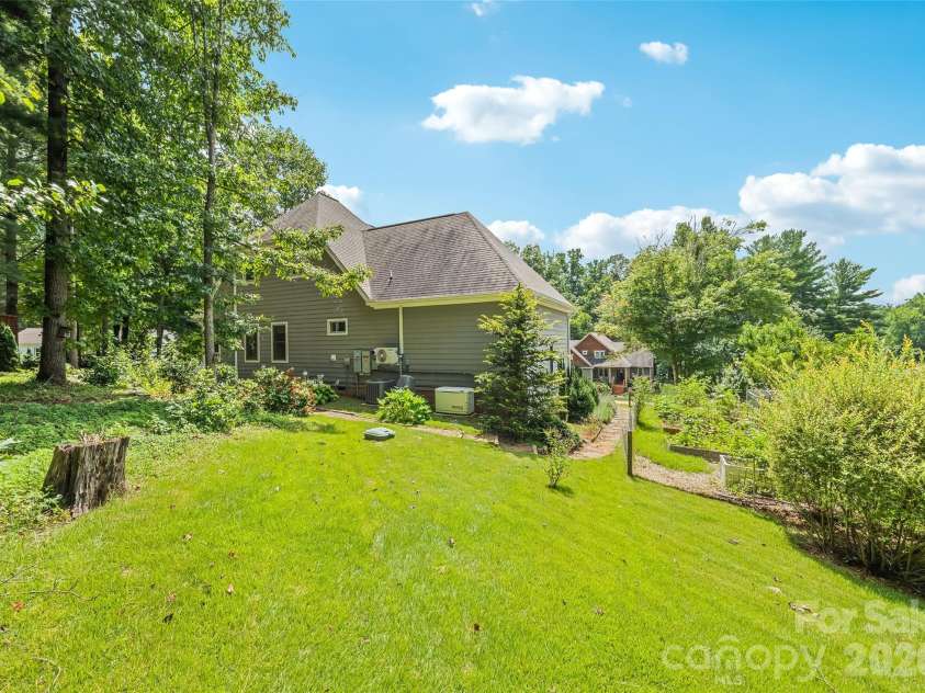 18 Forget Me Not Meadows, Fairview, NC 28730.  MLS# CAR4410784, YatesRealty ID 45145. 