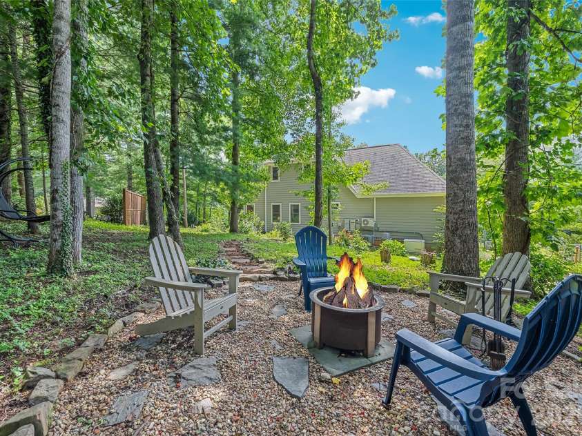 18 Forget Me Not Meadows, Fairview, NC 28730.  MLS# CAR4410784, YatesRealty ID 45145. 