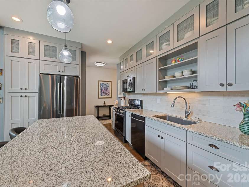 18 Forget Me Not Meadows, Fairview, NC 28730.  MLS# CAR4410784, YatesRealty ID 45145. 