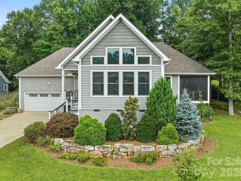 18 Forget Me Not Meadows, Fairview, NC 28730.  MLS# CAR4410784, YatesRealty ID 45145. 