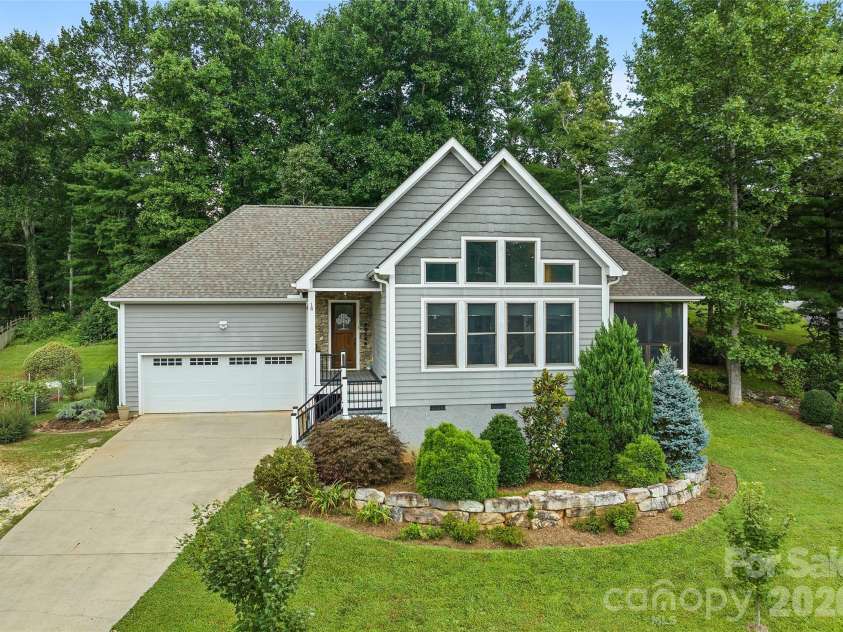 18 Forget Me Not Meadows, Fairview, NC 28730.  MLS# CAR4410784, YatesRealty ID 45145. 