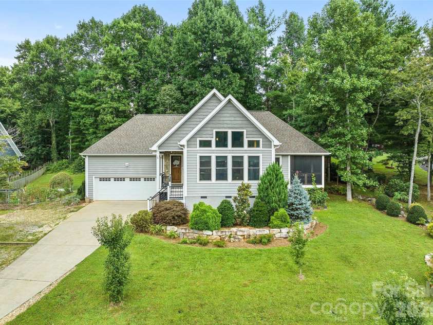 18 Forget Me Not Meadows, Fairview, NC 28730.  MLS# CAR4410784, YatesRealty ID 45145. 