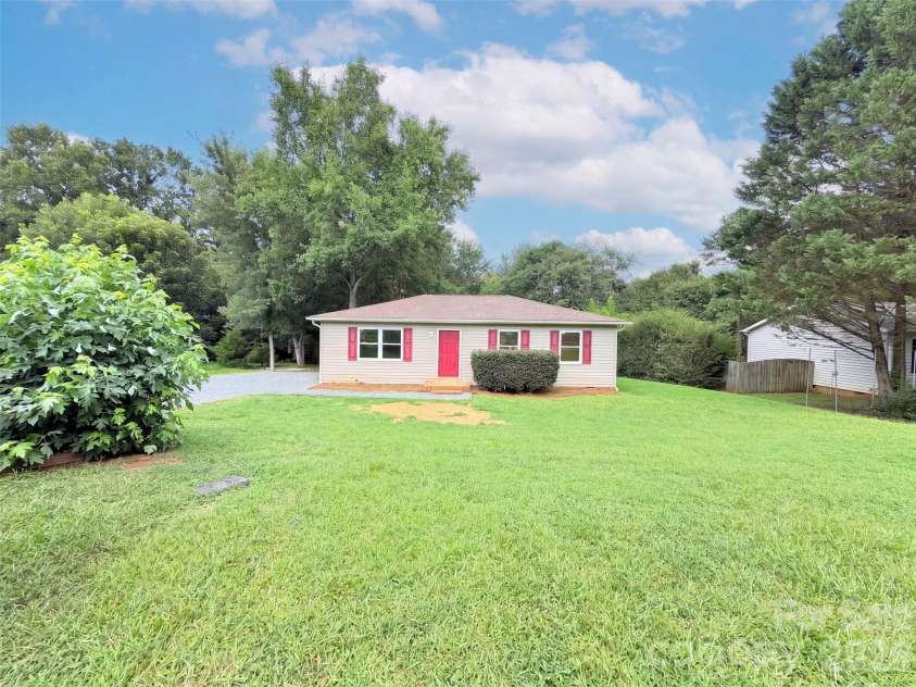 8332 Clear Meadow Lane, Charlotte, NC 28227.  MLS# CAR4415901, YatesRealty ID 45146. 