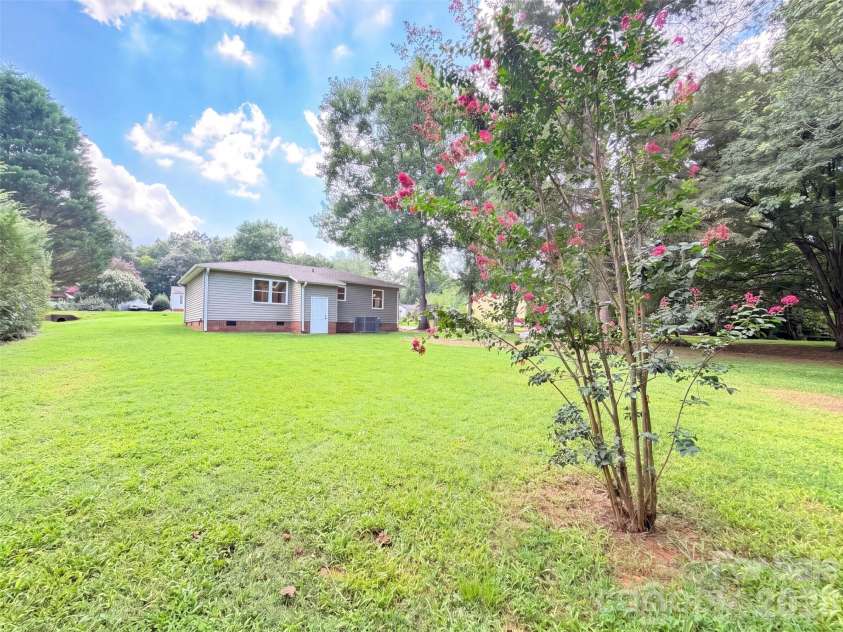 8332 Clear Meadow Lane, Charlotte, NC 28227.  MLS# CAR4415901, YatesRealty ID 45146. 