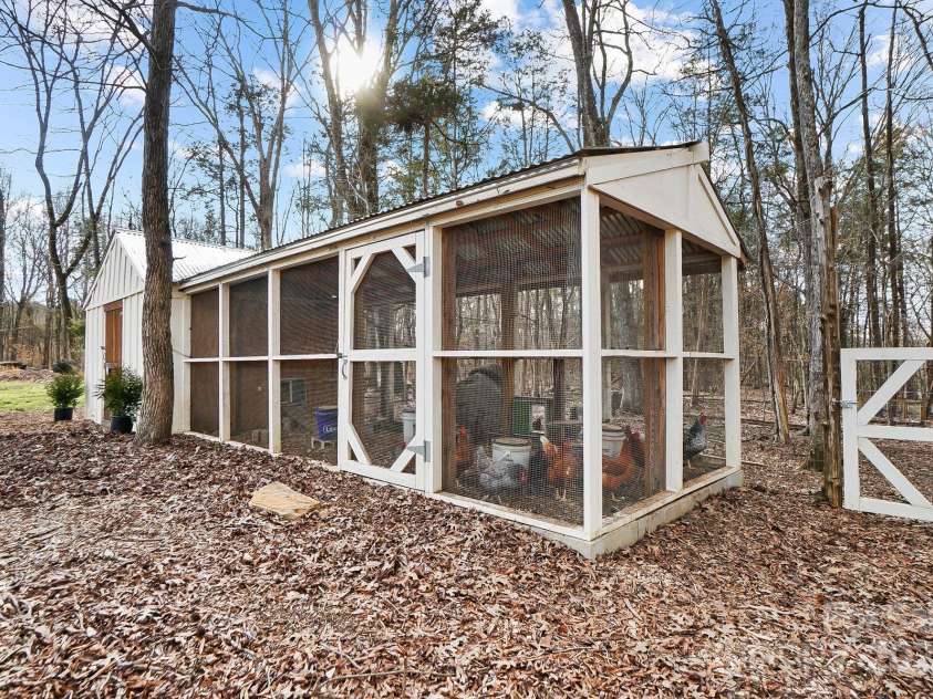 10000 Blossom Drive, Concord, NC 28025.  MLS# CAR4228278, YatesRealty ID 4515. 