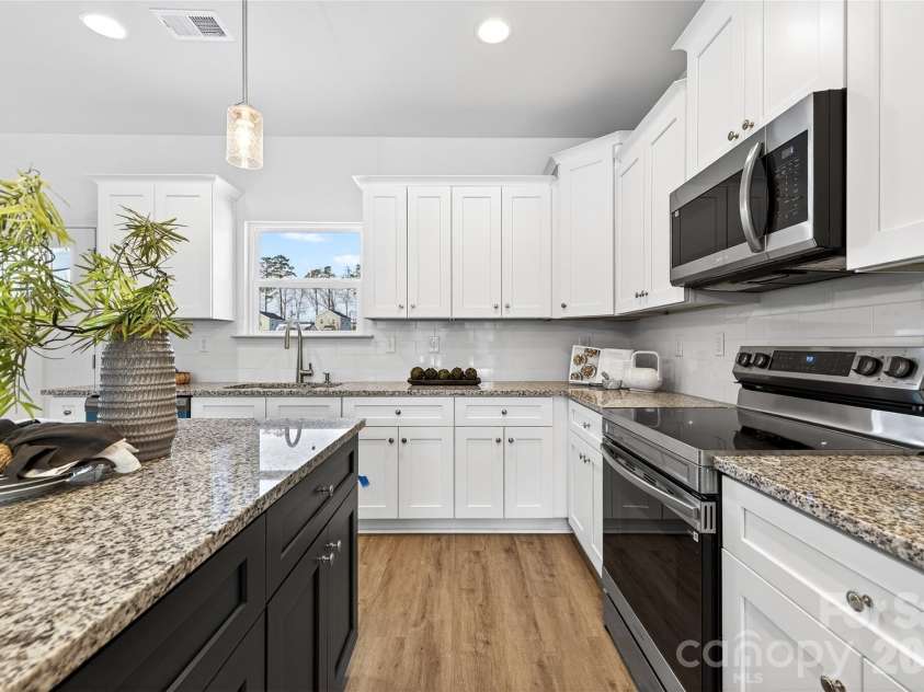 2719 Willow Street, Charlotte, NC 28208.  MLS# CAR4321013, YatesRealty ID 4515. 